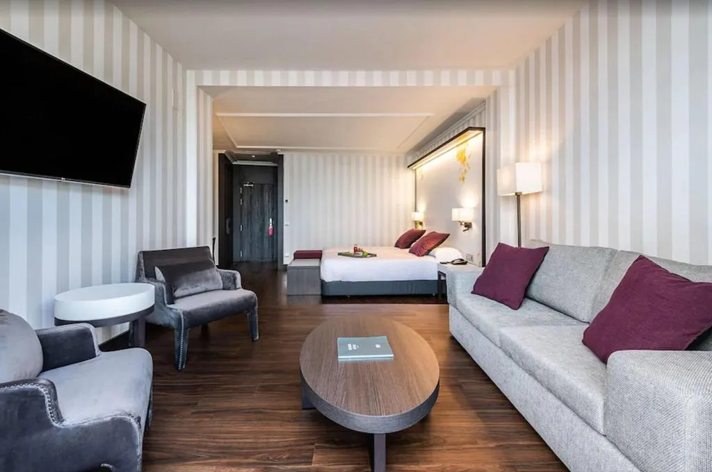 JUNIOR SUITE DELUXE QUEEN BED Room, Intelier Palacio de San Martín, Madrid
