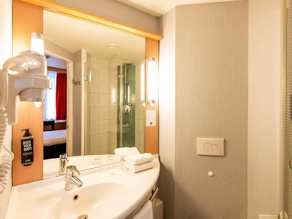 DOUBLE PREMIUM KING BED Room, ibis Krakow Stare Miasto, Krakow