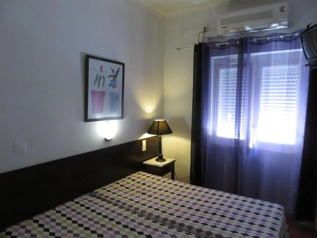 Room, A Ponte, Lisbon