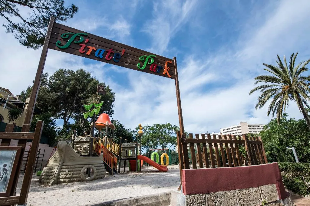Sports and Entertainment, Salles Hotel Marina Portals, Majorca