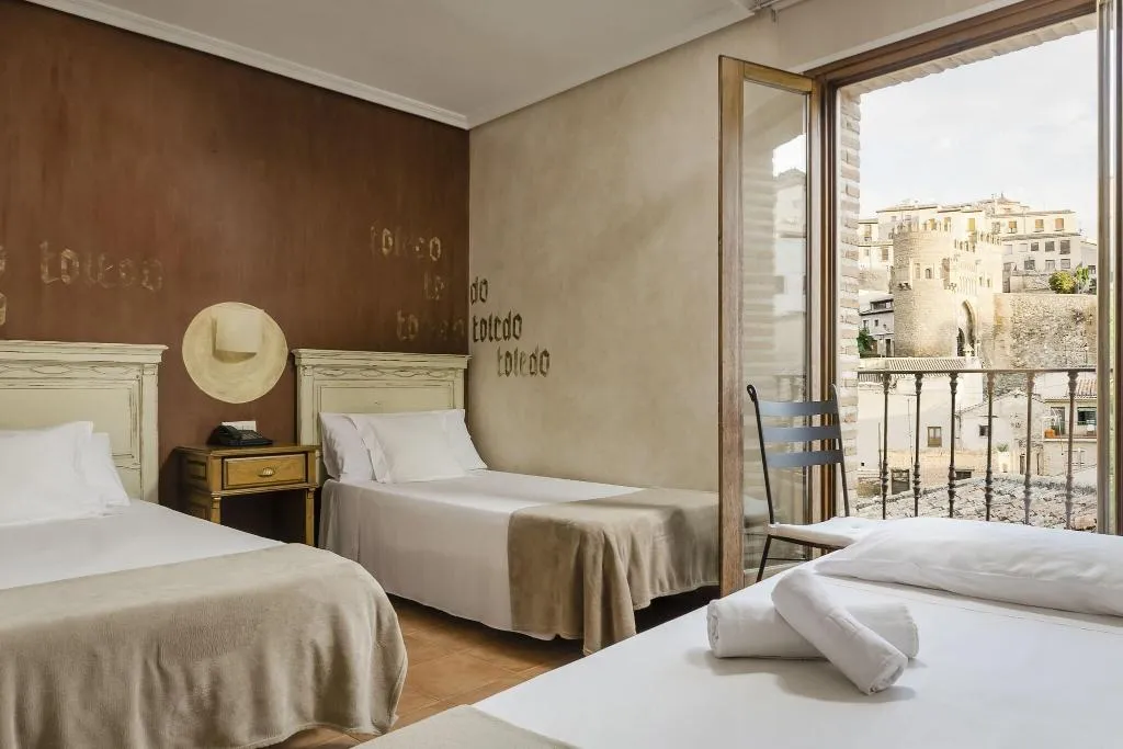 TRIPLE STANDARD Room, YIT Puerta Bisagra, Madrid