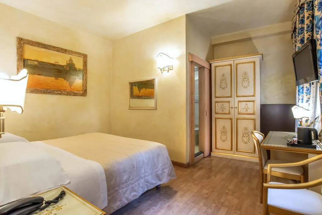 TRIPLE STANDARD Room, Alba Palace, Florence
