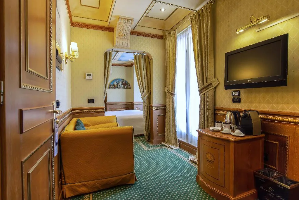 SUITE STANDARD Room, River Palace Hotel, Rome