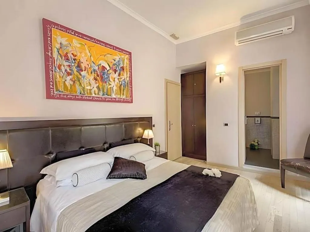 Room, Le Petit, Rome