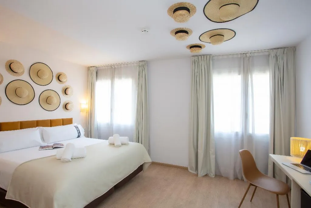 DOUBLE STANDARD Room, Casual Colours Barcelona, Barcelona