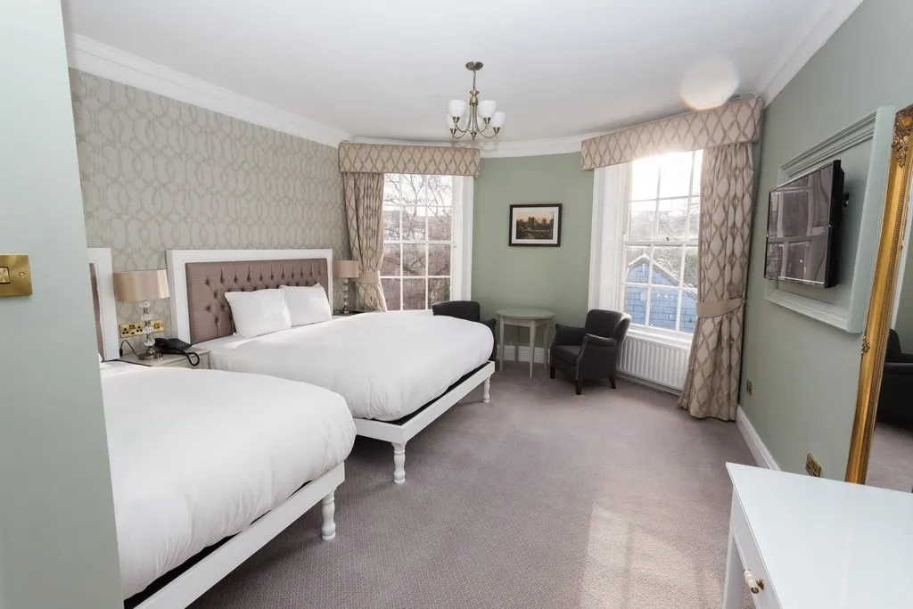 TRIPLE STANDARD Room, Staunton's on the Green, Dublin