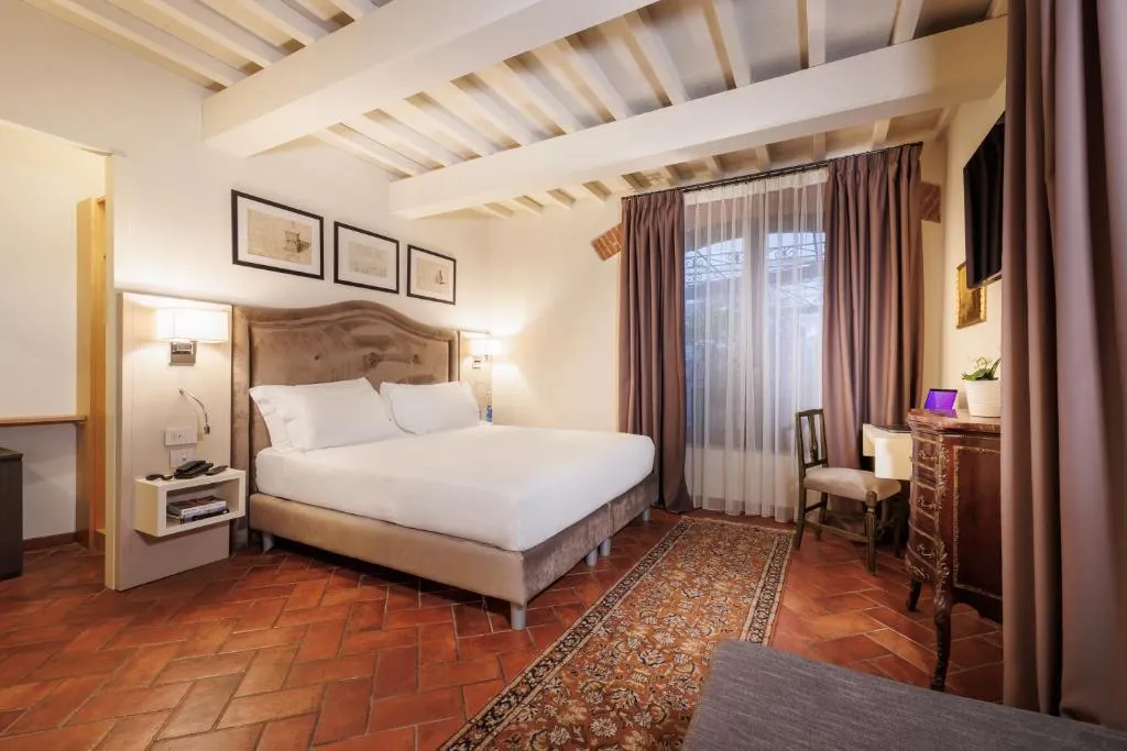 DOUBLE SUPERIOR Room, Embassy, Florence