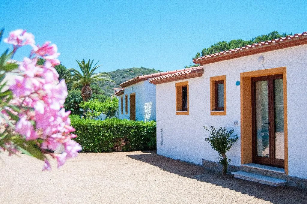 BUNGALOW CAPACITY 6 Room, Cormoran Hotel & Residence, Cagliari