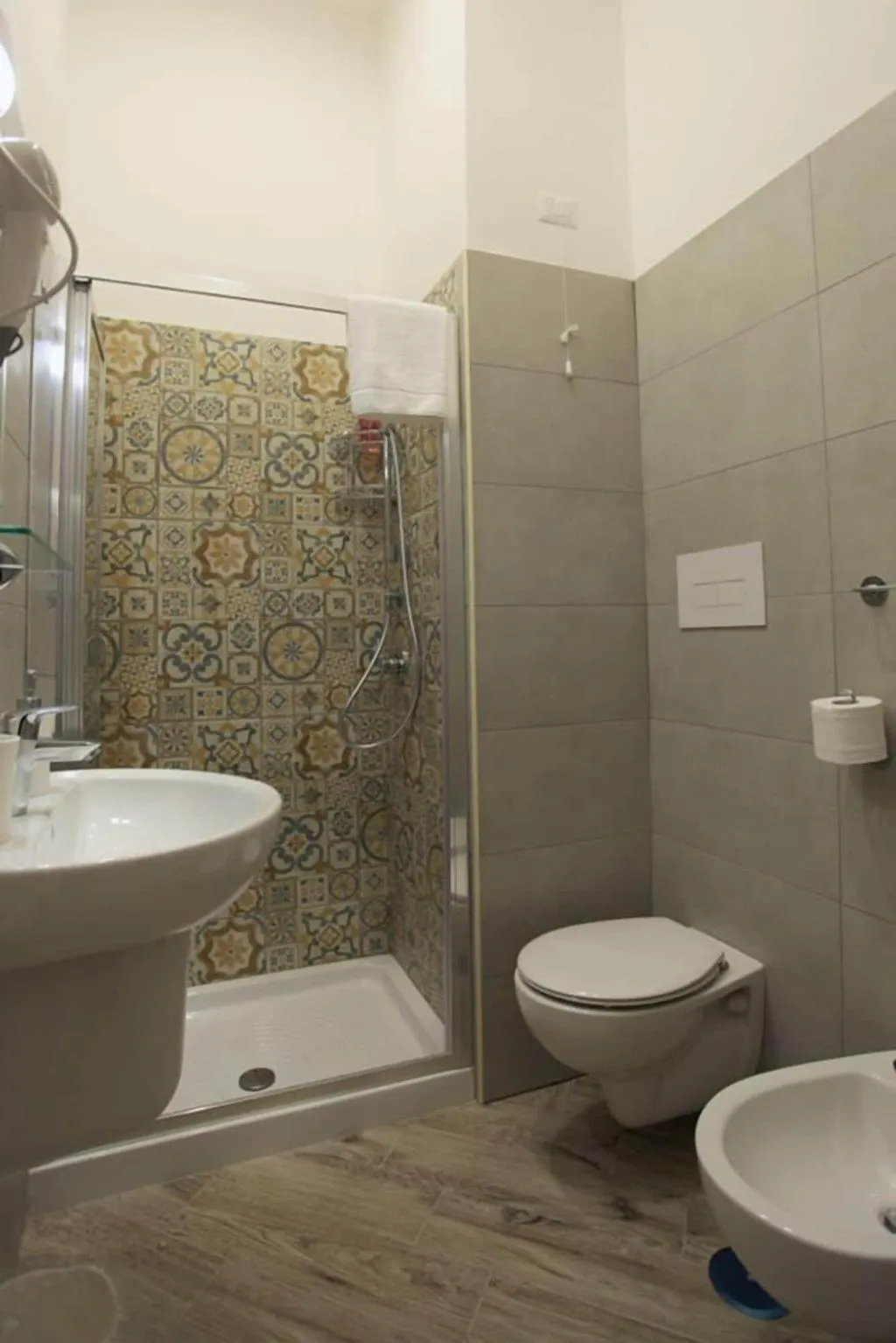 Room, B B Alla Ferrovia, Naples