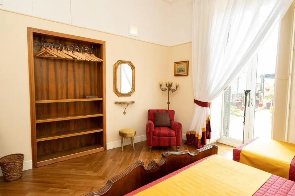 Room, Moon Luxury Rooms & Apartments, Naples