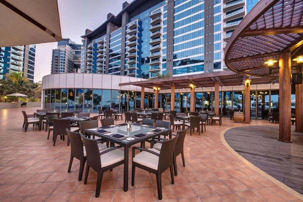 Restaurant, Dukes The Palm Dubai Hotel, Dubai