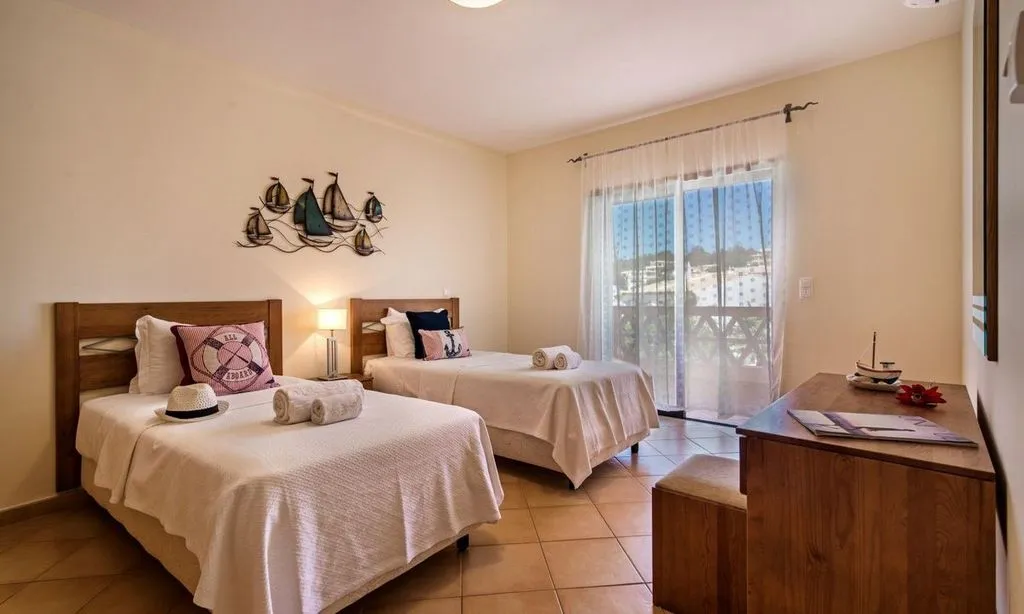 APARTMENT THREE BEDROOMS Room, Estrela da Luz, Algarve