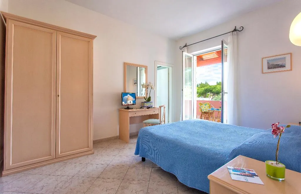 Room, Eden Park, Naples