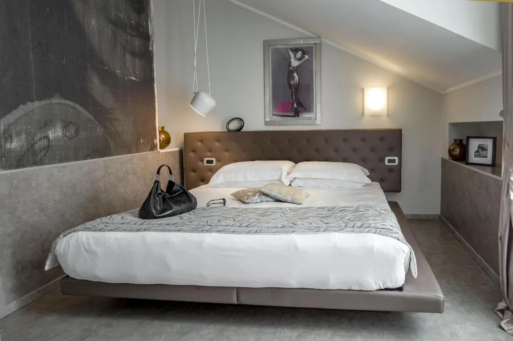Room, Montenapoleone Suites, Milan