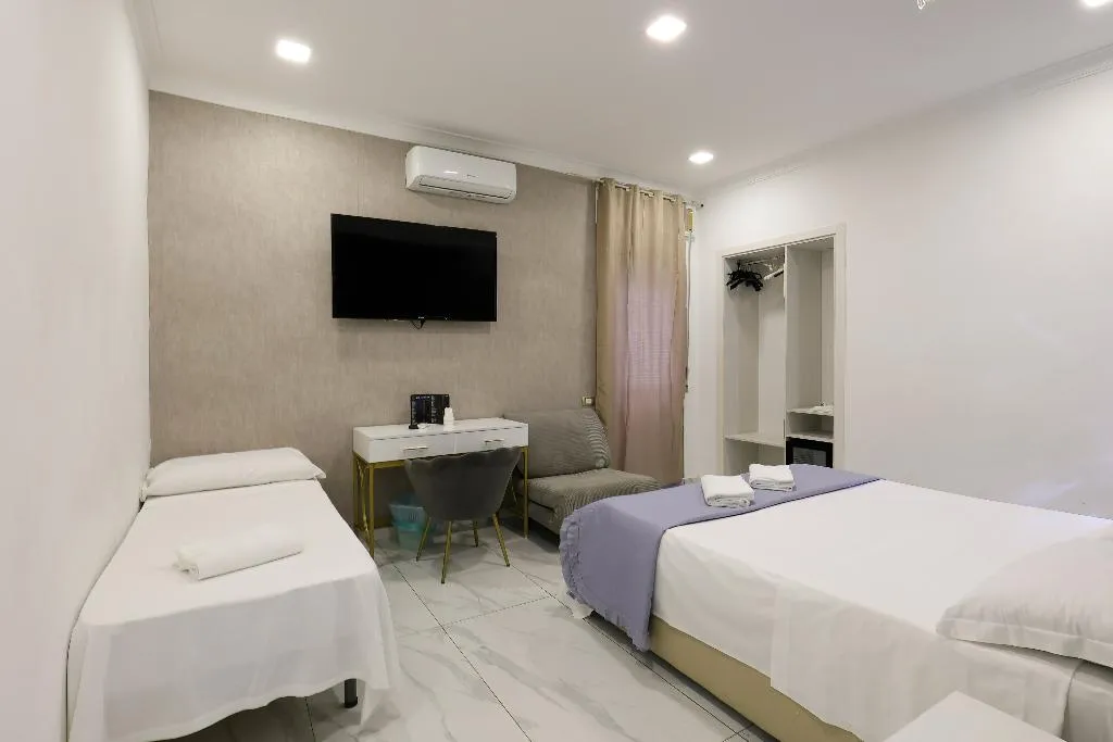 TRIPLE COMFORT Room, La Pace, Naples