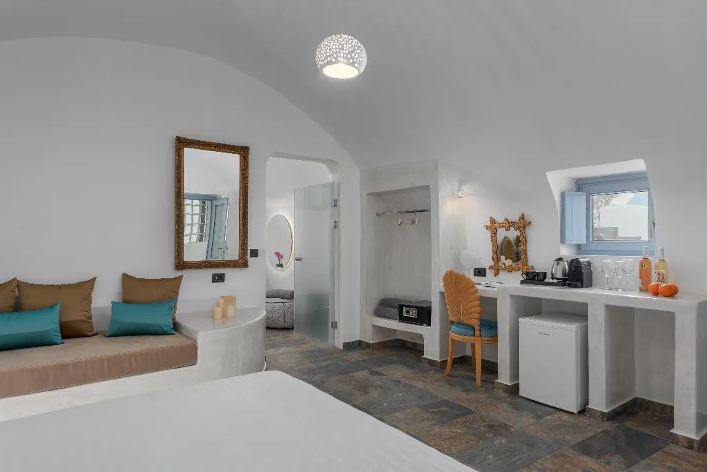 SUITE DELUXE WITH JACUZZI Room, Sole D'Oro Luxury Suites, Santorini