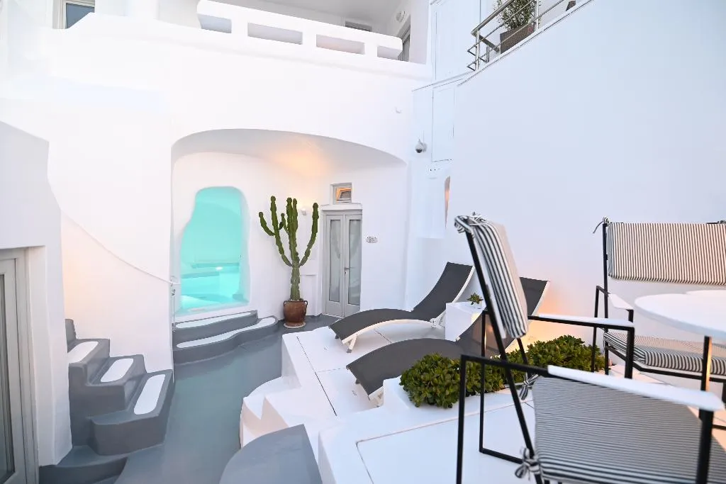 QUADRUPLE WITH JACUZZI Room, Trieris Villas & Suites, Santorini