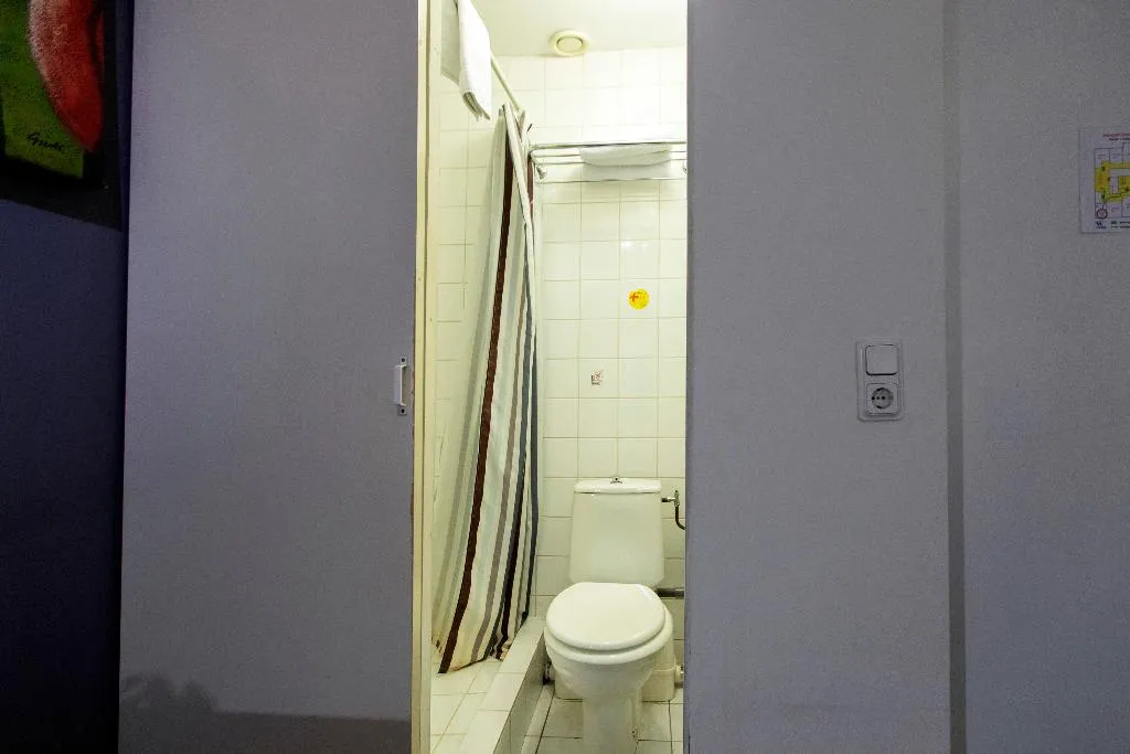 SINGLE ECONOMY Room, Quentin England Hotel, Amsterdam