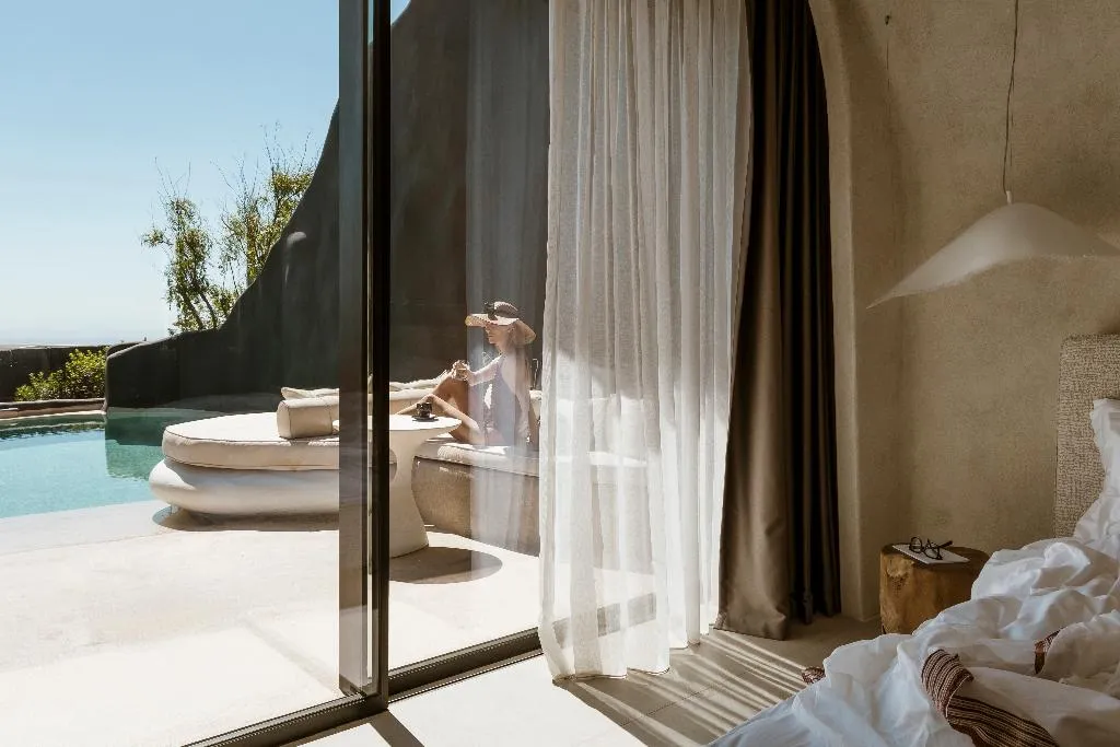 SUITE WITH PRIVATE POOL Room, One Of One Hotel, Santorini