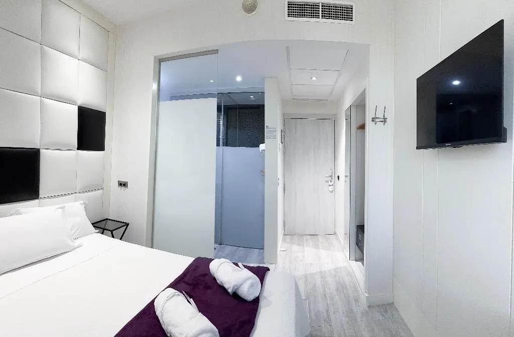 DOUBLE KING SIZE BED Room, Avenida de España, Madrid