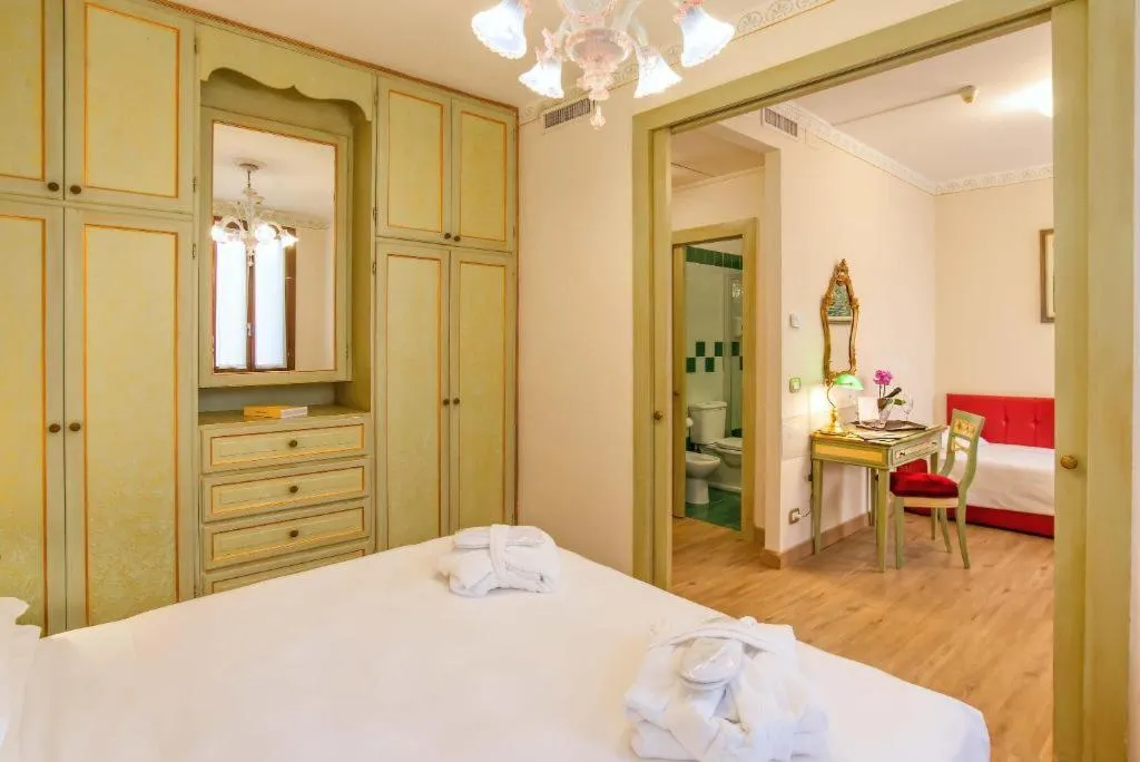 JUNIOR SUITE CLASSIC Room, La Fenice et des Artistes, Venice