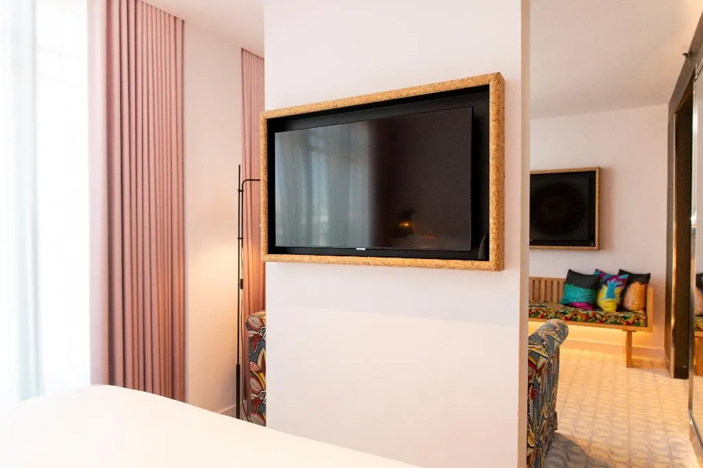 DOUBLE WITH VIEWS Room, Mama Shelter Lisboa, Lisbon
