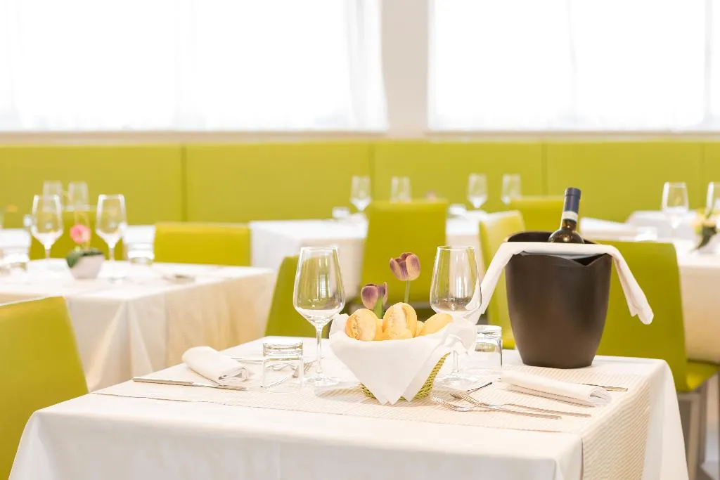 Restaurant, Cristina, Naples