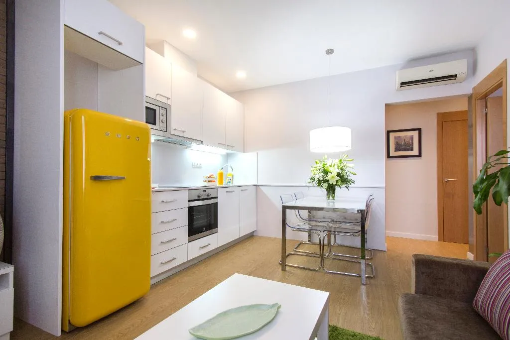 APARTMENT CAPACITY 4 TWO BEDROOMS Room, Dailyflats Barcelona Center, Barcelona