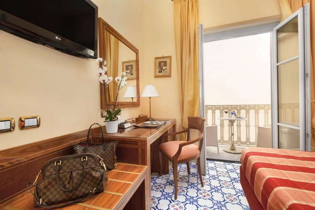 Room, Antiche Mura, Naples