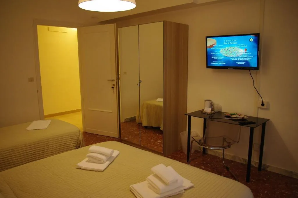 Room, Appia Avenue 639, Naples