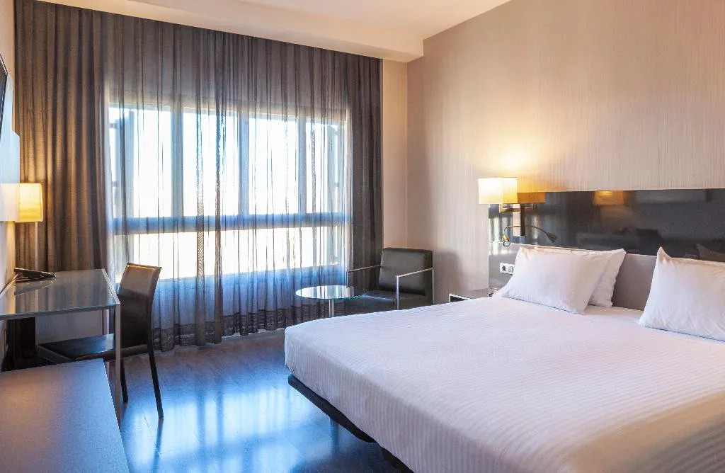 DOUBLE STANDARD Room, Porcel Torneo, Seville