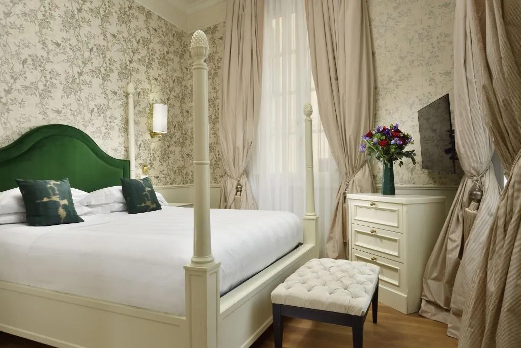 SUITE EXECUTIVE KING BED Room, San Firenze Suites And Spa, Florence