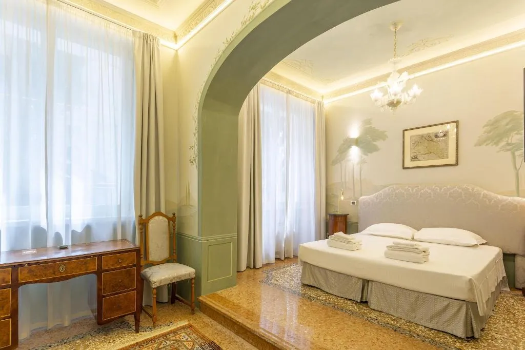 Room, Villa Tortorelli, Florence