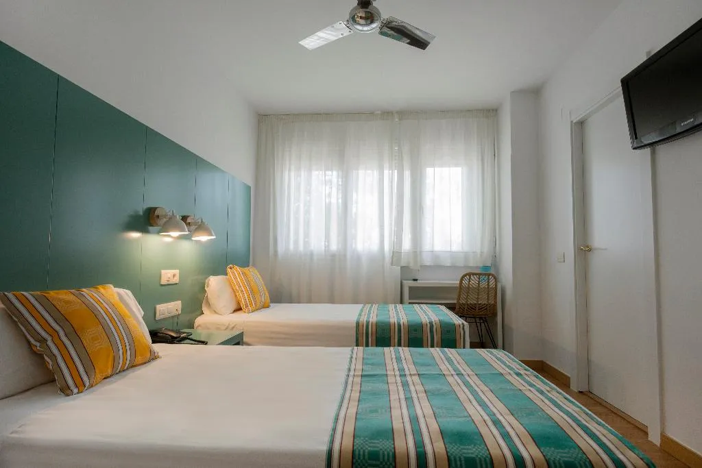 TWIN WITH VIEWS Room, Yomo Hostal Bcn Port, Barcelona