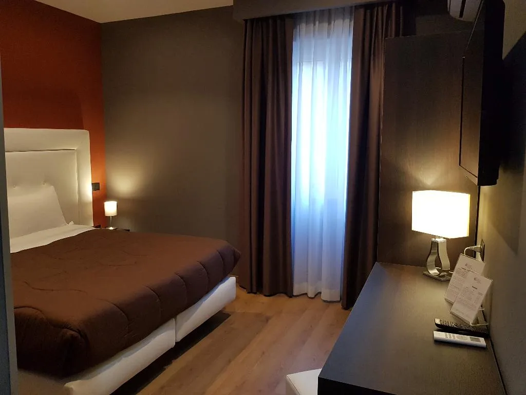 DOUBLE SINGLE USE SUPERIOR Room, Hotel Europa Art Caserta, Naples