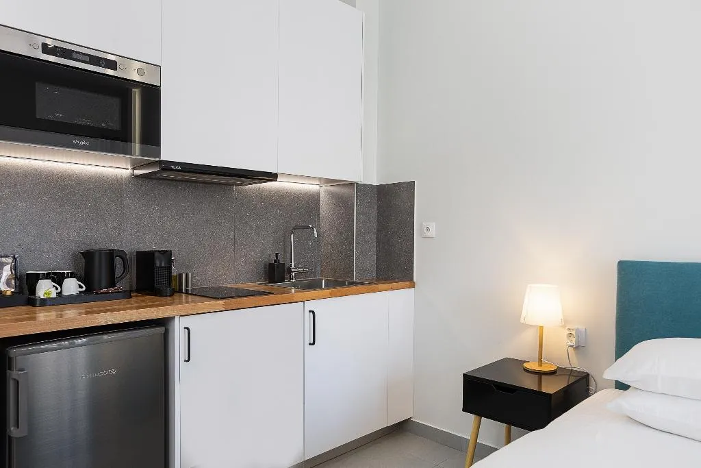 DOUBLE SUPERIOR WITH BALCONY Room, Omnia Pagrati Apartments, Athens
