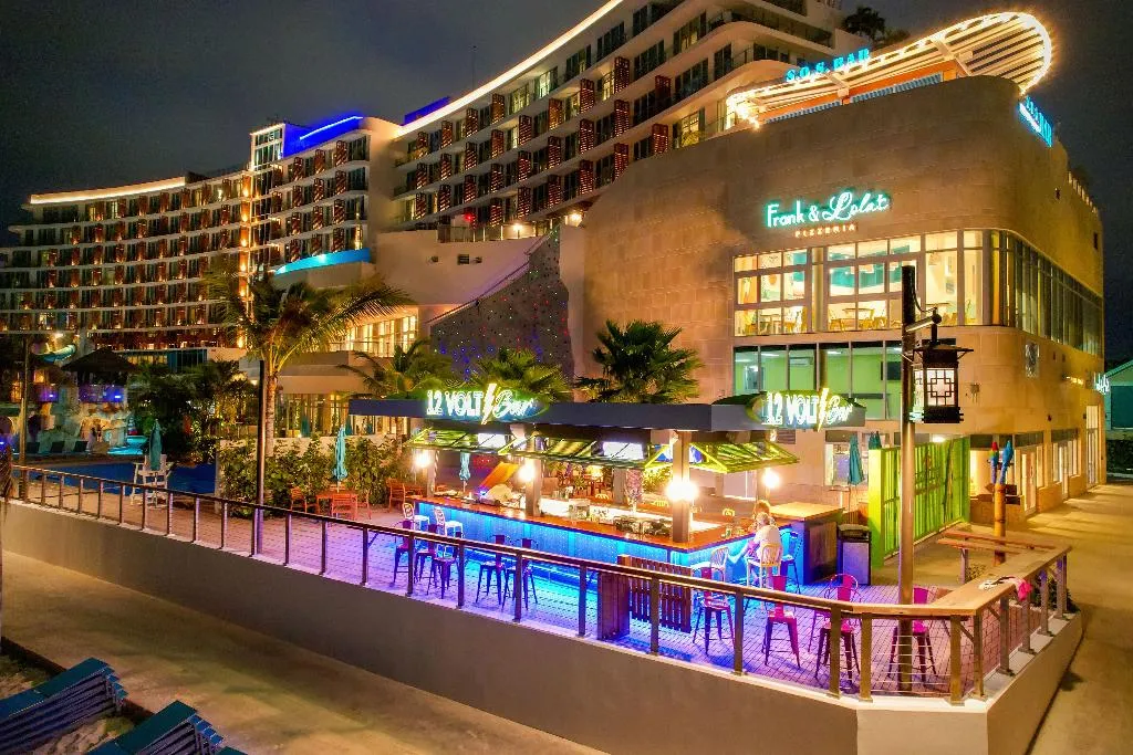 Bar, Margaritaville Resort Nassau, Nassau
