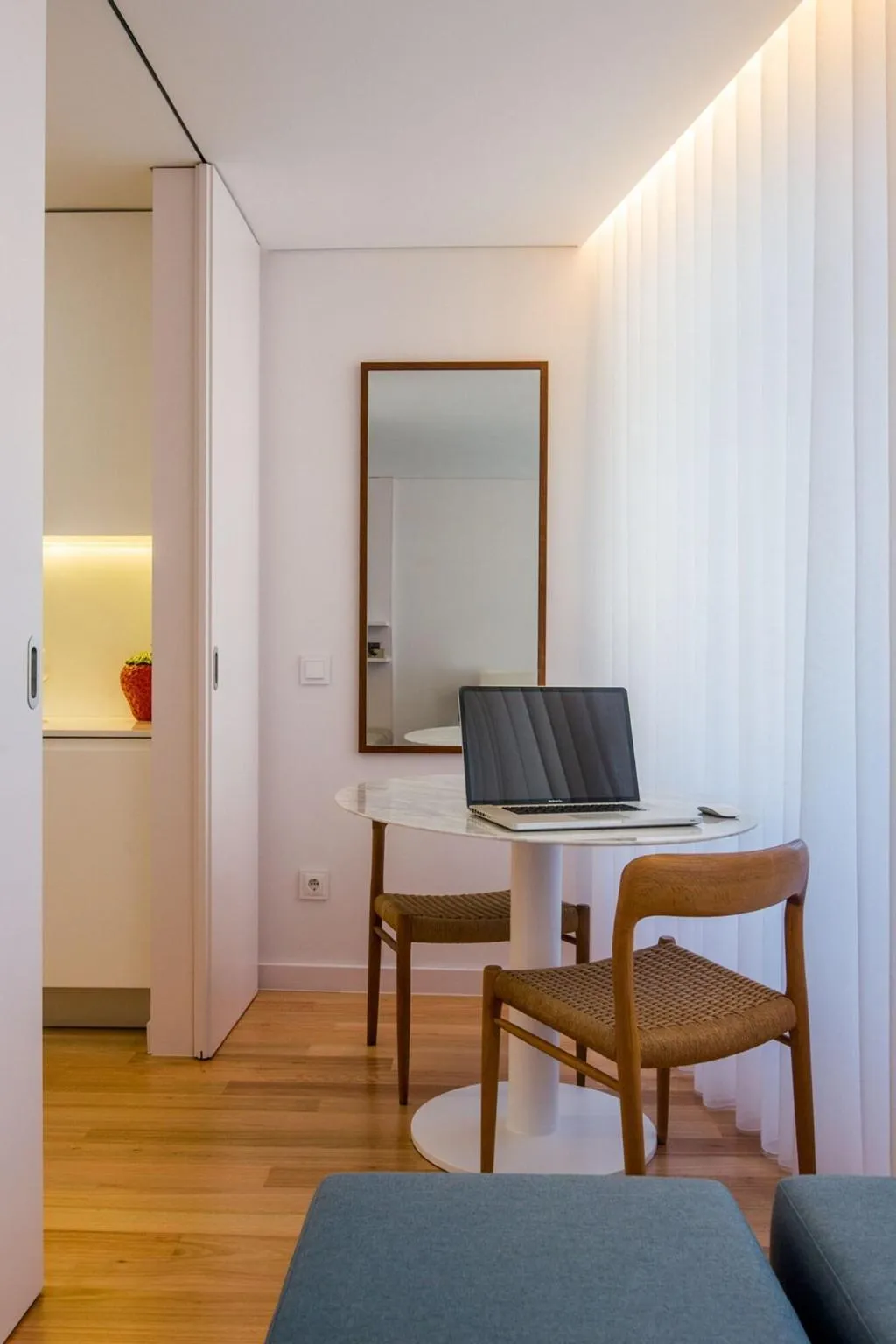 Room, Domum, Porto