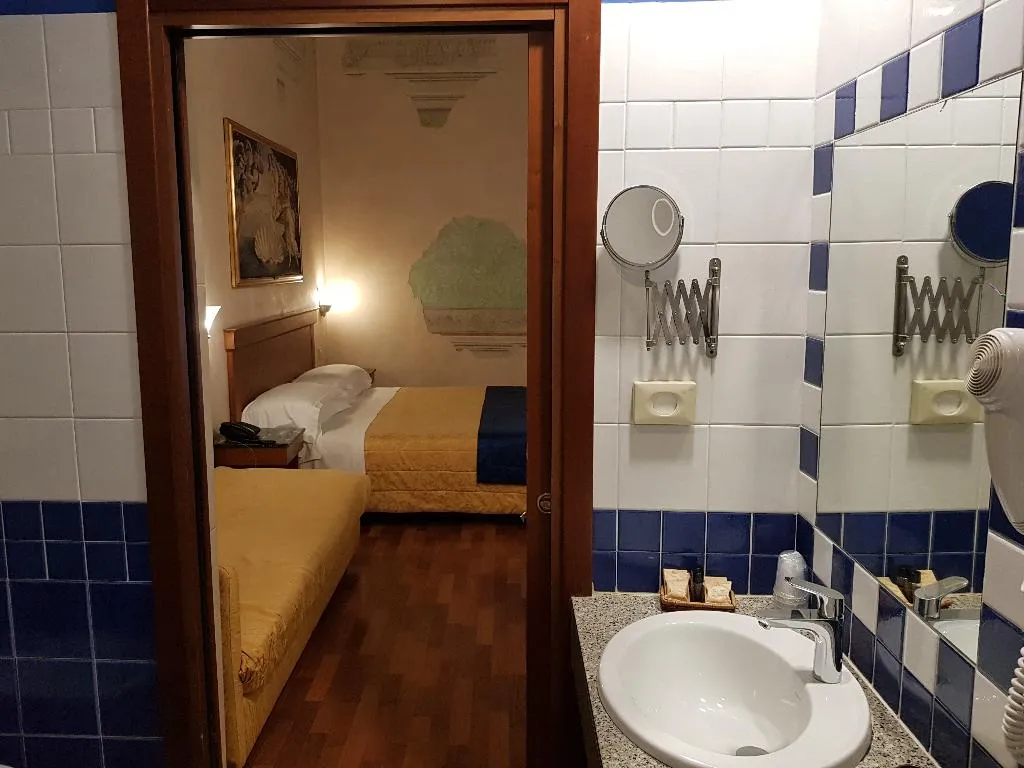 TRIPLE STANDARD Room, Porta Faenza, Florence