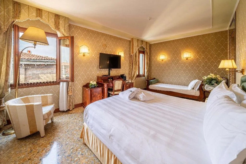 Room, Colombina, Venice