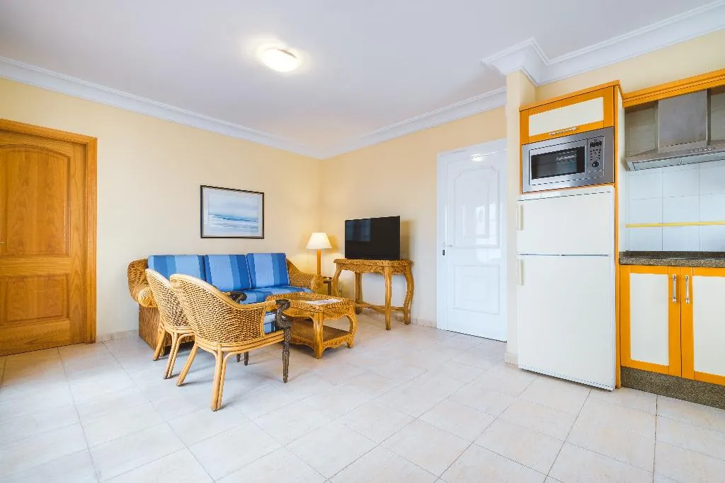 BUNGALOW TWO BEDROOMS Room, Apartamentos LIVVO Coloradamar, Lanzarote