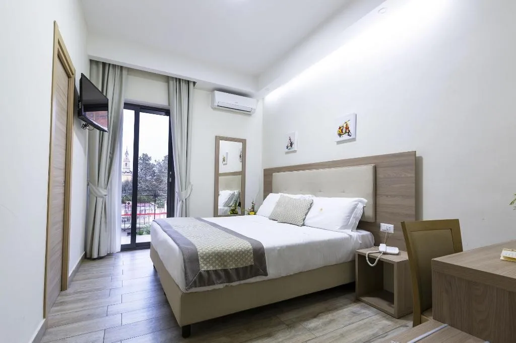 Room, Hotel Del Sole, Naples