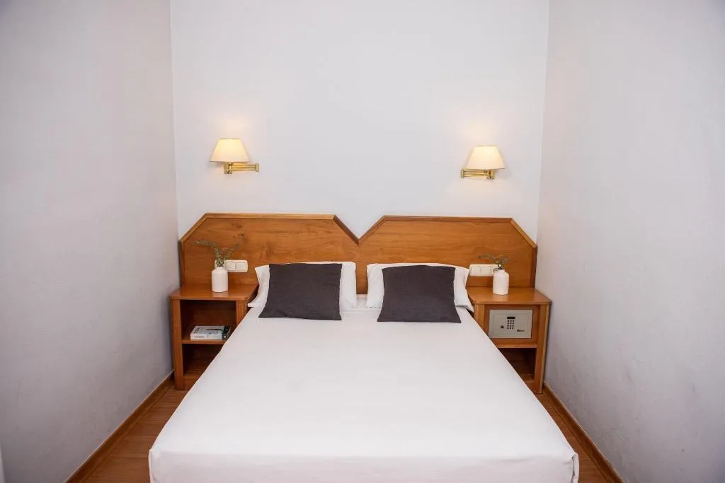 DOUBLE STANDARD Room, Hotel Balneario Broquetas, Barcelona