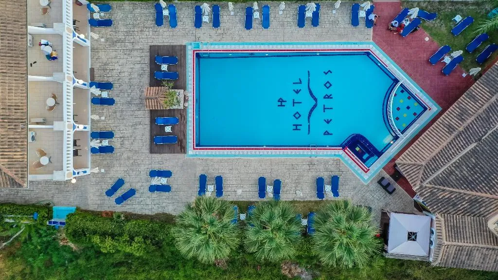 Pool, Petros, Zante