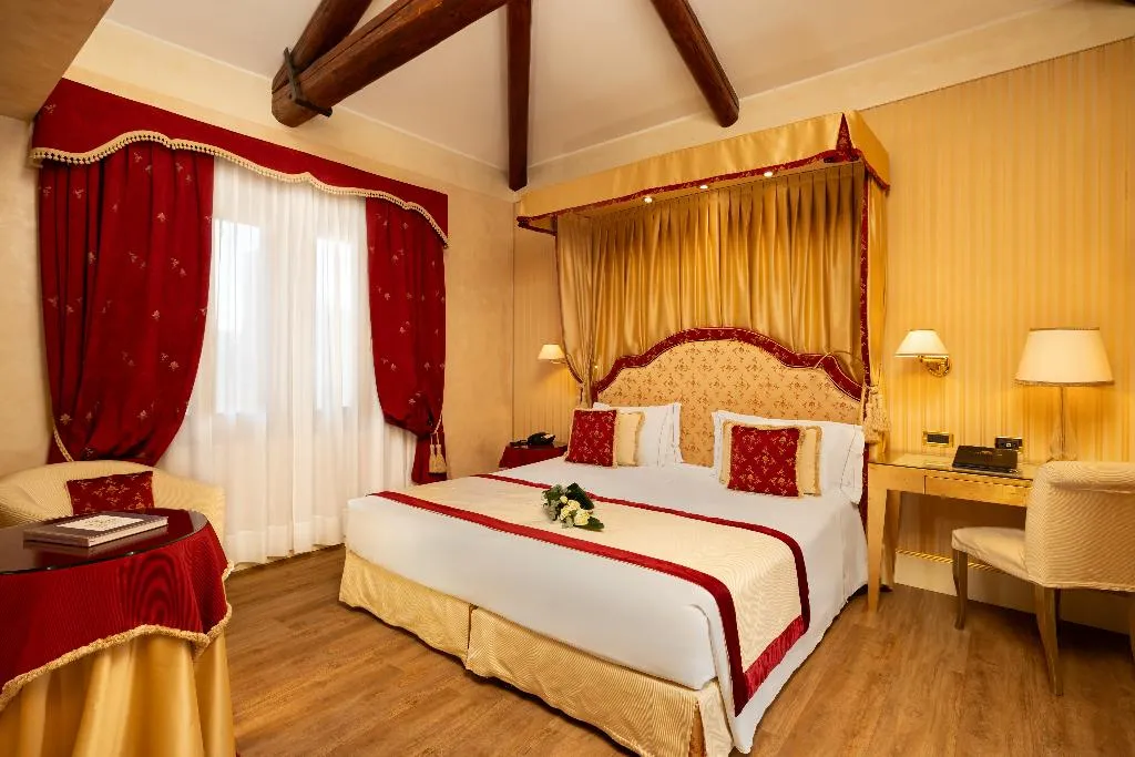 DOUBLE DELUXE Room, A La Commedia, Venice