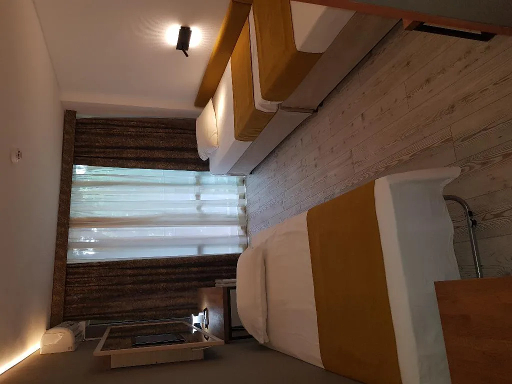 Room, Tintyava, Varna
