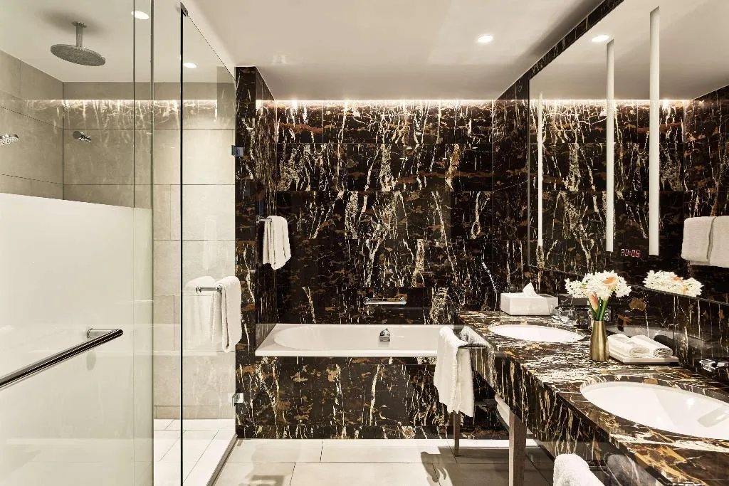 Room, Hyatt Regency Amsterdam, Amsterdam