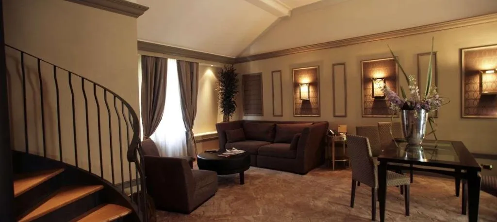 Room, Grand Visconti Palace, Milan