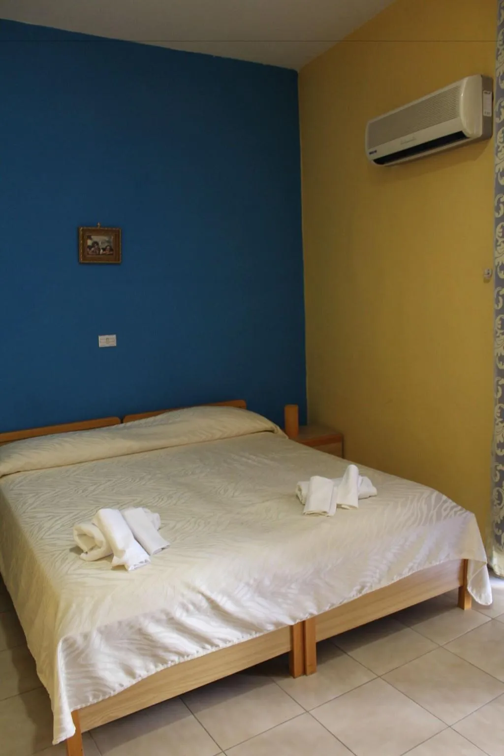 Room, Hotel Santuario Pompei, Naples