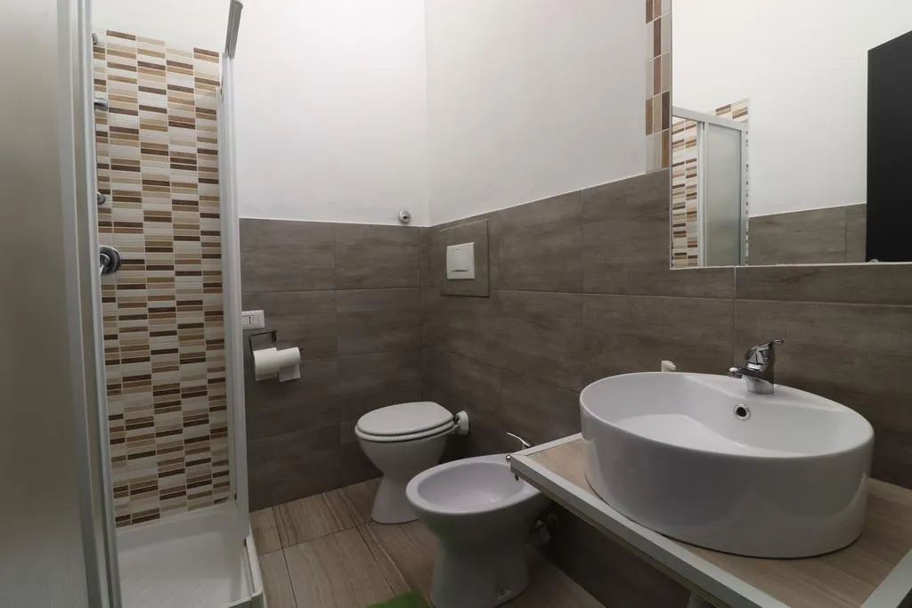 Room, Guest House Minas, Milan